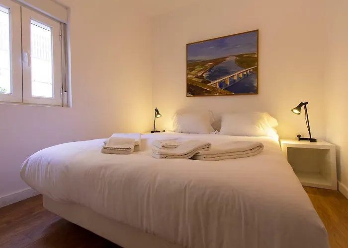 Typical Tailor Made Flat In Graca Apartament *