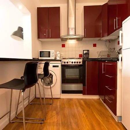 Typical Tailor Made Flat In Graca Lissabon